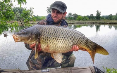 Csontilisztes bojlival természetes vízen